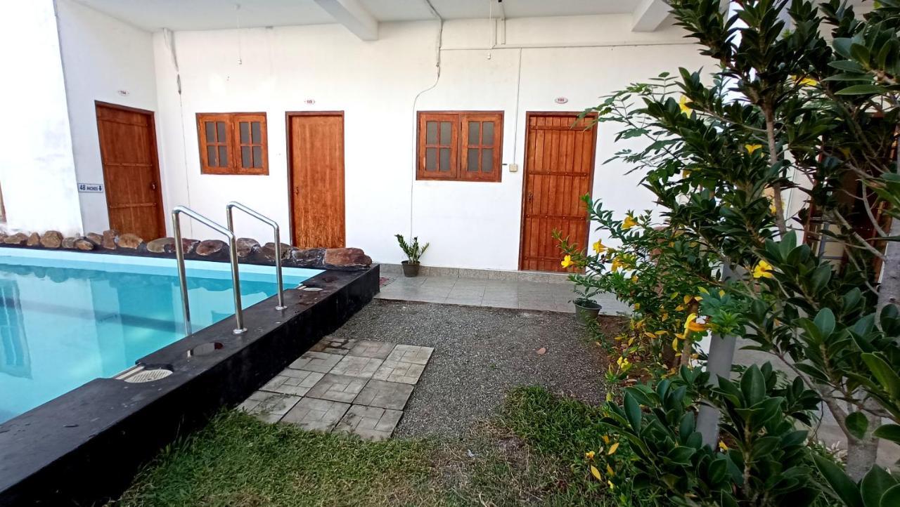 River Side & Swimming Pool Udawalawe Exterior foto